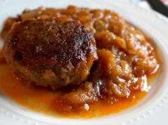 ЌОФТЕ НА ТАВЧЕ: во сос од кромид…традиционално македонско јадење – прсти да излижеш