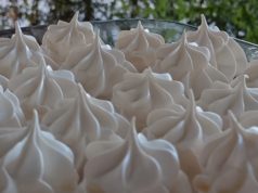 Најточниот рецепт за КАЈМАЦИ (ЦЕЛУВКИ)…Во белките се додава една состојка за да бидат совршени