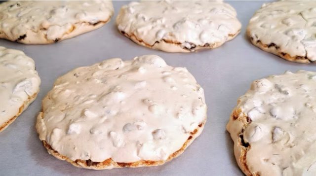 падобранци со суво овошје и ореви