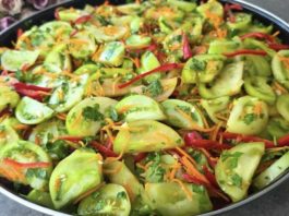 Без вода и без готвење…Прсти да излижеш! Салата од крцкави зелени домати…