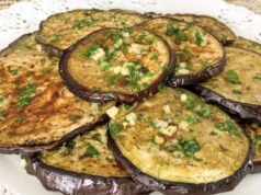 Мезе салата од модар патлиџан со лукче и магдонос, прсти да излижеш!