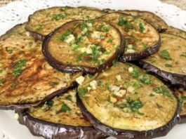 Мезе салата од модар патлиџан со лукче и магдонос, прсти да излижеш!