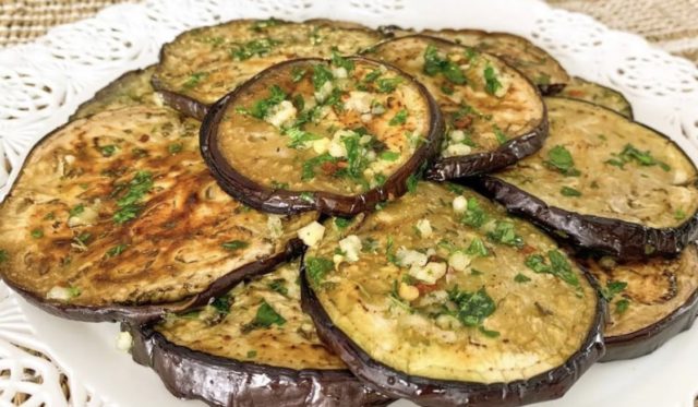 салата од модар патлиџан