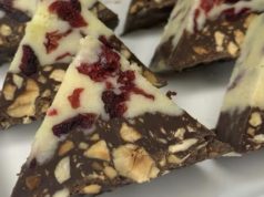 Посна шарена пирамида без печење, без шеќер, колач кој се прави за 5 минути…