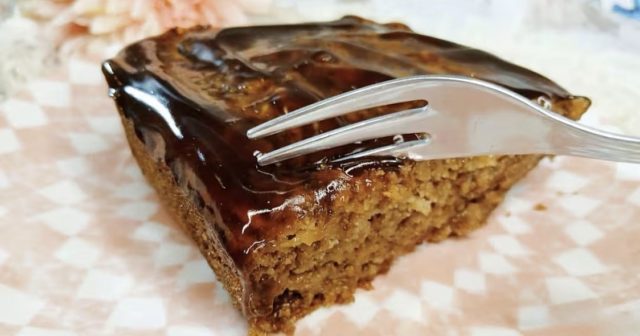 гриз колач со јаболка и ореви