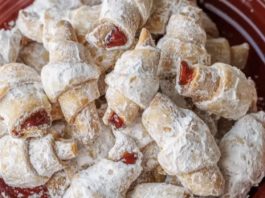 Слатки новогодишни кифлички со џем (излегуваат 60), нежни и вкусни, се топат во уста како снегулки…