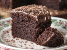 Посна чоколадна торта… Еден бисквит, а многу крем…