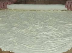 ЖУ ЖУ ЛИСНАТИ ТРИАГОЛНИЦИ СО МЕСО Крцкави однадвор, разлистени на повеќе слоеви, а однатре сочни и меки