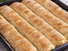 Пита со сирење од готови кори со прелив – мека, воздушеста и како домашна