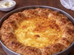 Кумановска погача со сирење – традиционален домашен рецепт што секогаш успева