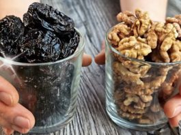 Десерт што ги освојува сите за 5 минути: Кремаст колач со суви сливи и ореви