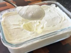 Густа домашна кисела павлака без згуснувачи од само 2 состојки