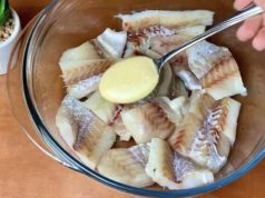 Печени рибни филети во кремаст сос – лесен и здрав ручек без пржење