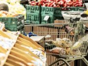 По 50. година, овие намирници сè потешко му „паѓаат“ на телото: експертите предупредуваат што е најризично