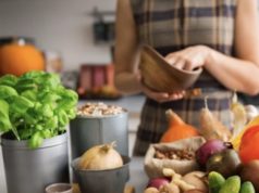 Нема да верувате што прават Французинките со презреани банани и лушпи од зеленчук: Практика што штеди и носи повеќе вкус