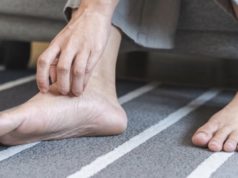 Лекарите советуваат: Проверете ги стапалата – можен ран знак за нарушена функција на црниот дроб