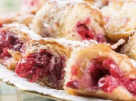 Посна пита со вишни на вода (без масло) – брз десерт за Велигденски пост готов за 30 минути