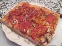 Посна пица на вода – крцкава однадвор, мека однатре (рецепт без масло)