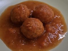 Посни ќофтиња на вода во доматен сос – протеински ручек без масло