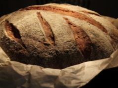 Колку долго и на која температура се пече домашен леб? Тајните за крцкава кора и мека средина