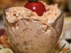 Најдобриот трик за урнебес салата: посилен вкус, побогата арома, а и бојата е поубава