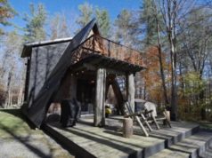 Столар изгради дрвена куќа во шума и денес ја издава за 650 евра по ноќ