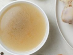 Што треба да додадете во супата од коски за да извлечете повеќе колаген