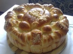 Погача за Свети Трифун со декорација од грозје