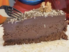 Сочна торта со јаболка и ореви – економичен, а свечен рецепт