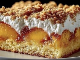 Мек и сочен зимски колач со праски и крем – едноставен рецепт што секогаш успева