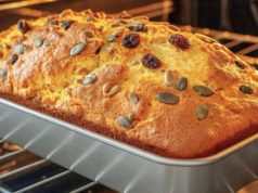 Колач со едно јајце што секогаш успева: Рецепт „7 лажици“ без вага и без компликации