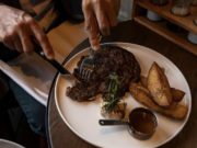 Колку чини вечера за двајца во Европа? Македонија меѓу најповолните – еве каде е најскапо