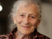 Во кои години жената почнува да „мириса на старост“? Геронтолог објаснува зошто тоа е мит – и што навистина помага