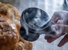 Зошто се кади домот со темјан и како правилно се изведува ритуалот? Традиција што штити и обединува