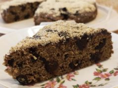 Посна торта (на вода) со суви сливи и кафе – мек и ароматичен домашен десерт