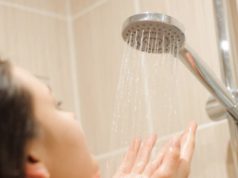 Дали се туширате додека работи машината за перење? Еве какви проблеми може да предизвика тоа