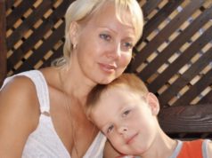 Реченици од мајките што влијаат врз иднината на синот: Кога љубовта станува притисок