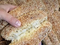 Како да направите совршено меки посни кифлички со сусам – рецепт што секогаш успева