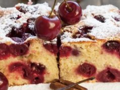 Посен колач со вишни што секогаш успева – мек, сочен и готов за 30 минути