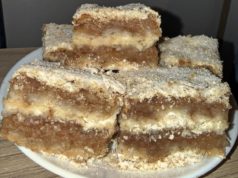 Брз домашен десерт: Посен колач со гриз и јаболка