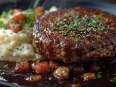 Посни стекови од леќа со крем пире и богат зеленчуков сос