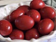 3 природни начини за црвени велигденски јајца – без хемија и со совршен резултат