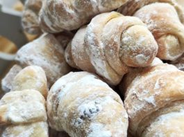 Посни слатки кифлички со џем и ореви – меки, мирисни и совршени за секоја пригода