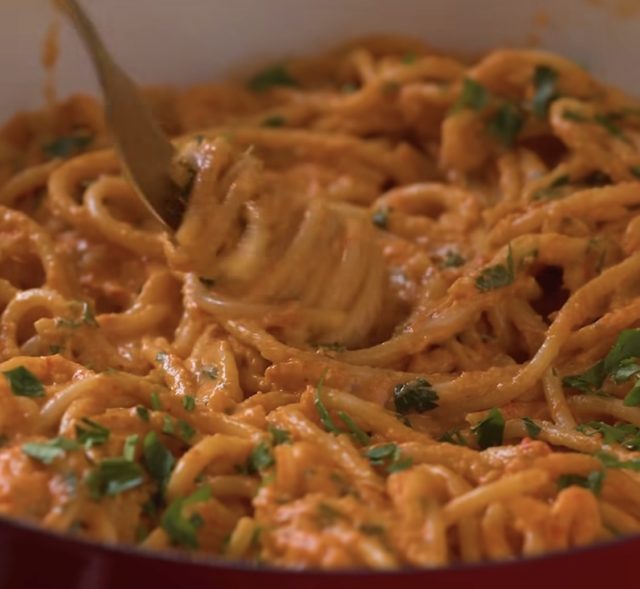 посни шпагети во кремаст сос