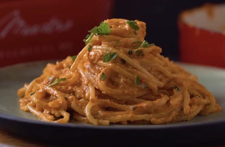 посни шпагети во кремаст сос од печени пиперки