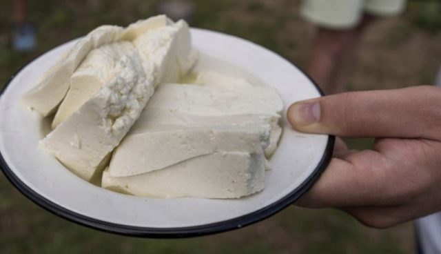 Како сирењето влијае врз притисокот