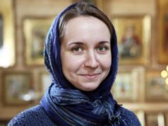 Што се крие зад „совршеното“ семејство? 3 теми за кои сите молчат жена со шамија, скриена насмевка