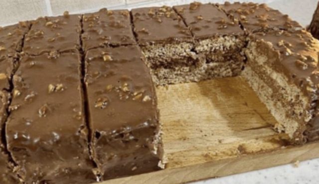 чоколаден колач со ореви