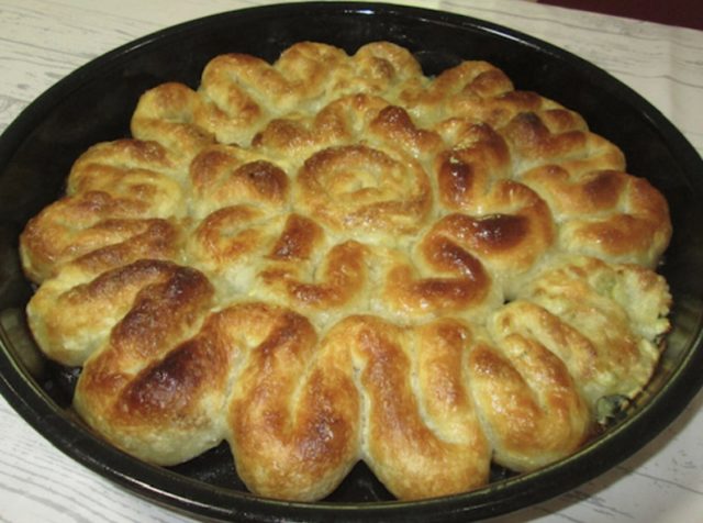 домашна пита со тегнети кори