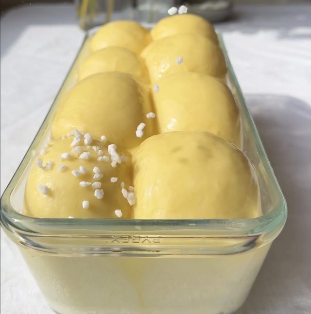 Велигденска погача на конци